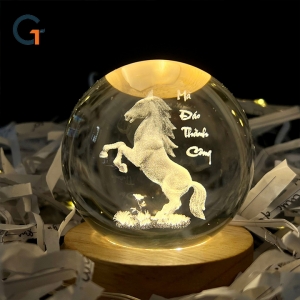 Quả cầu pha lê đổi màu 3D hình chú ngựa mã đáo thành công năm Bính Ngọ